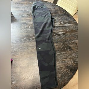 Alo Yoga leggings, SIZE LARGE